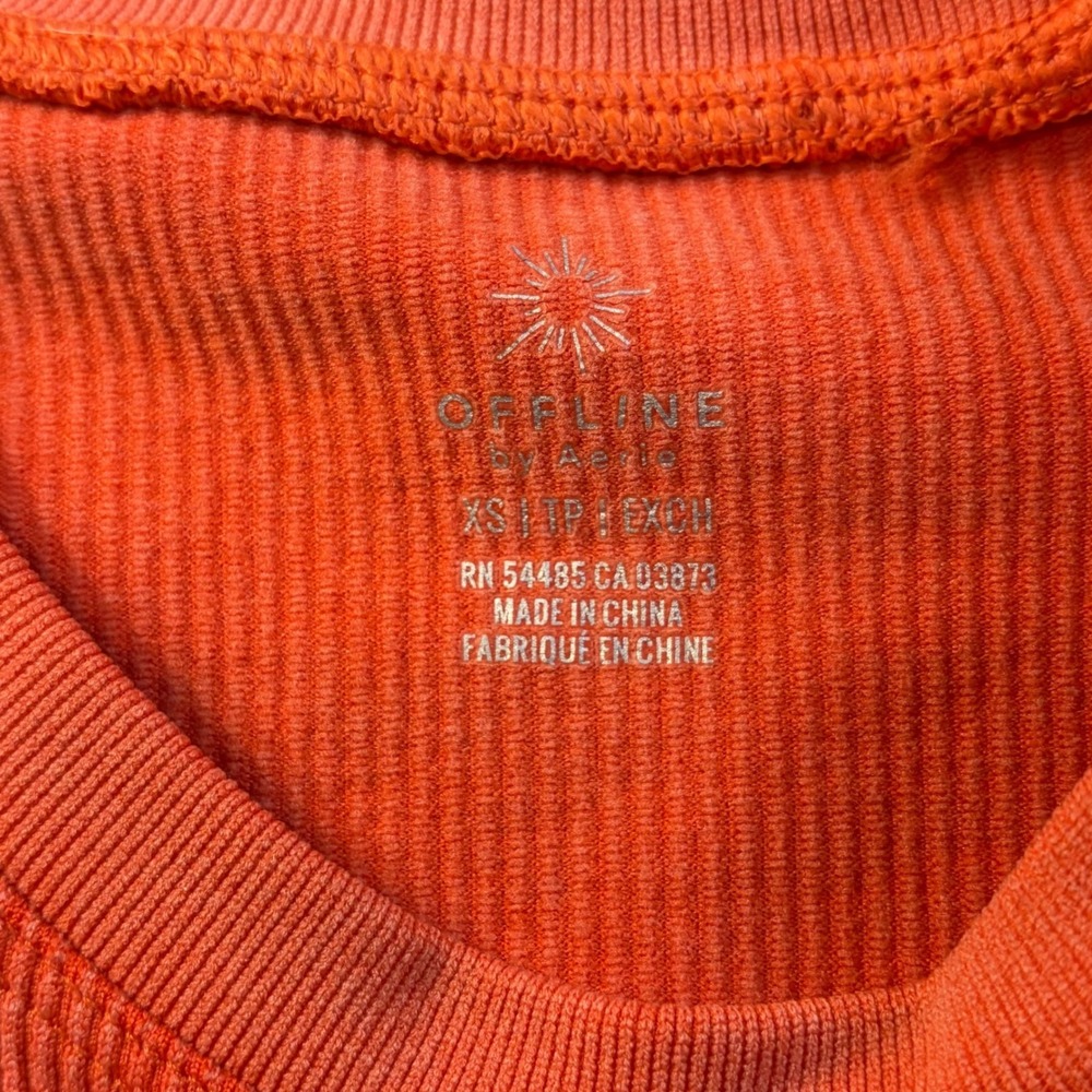 OFFLINE By Aerie Ribbed Long Sleeve Crop Top XS Coral Athletic Activewear - Picture 5 of 5